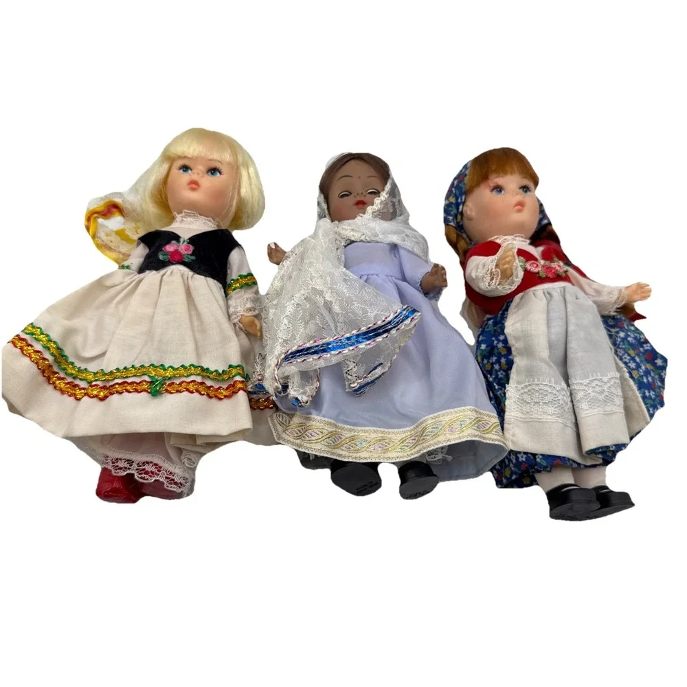 3 Vintage‎ International Costume Dolls -